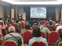 綿陽(yáng)中旅行假日旅行社舉行胡楊林、南疆專列推薦會(huì)